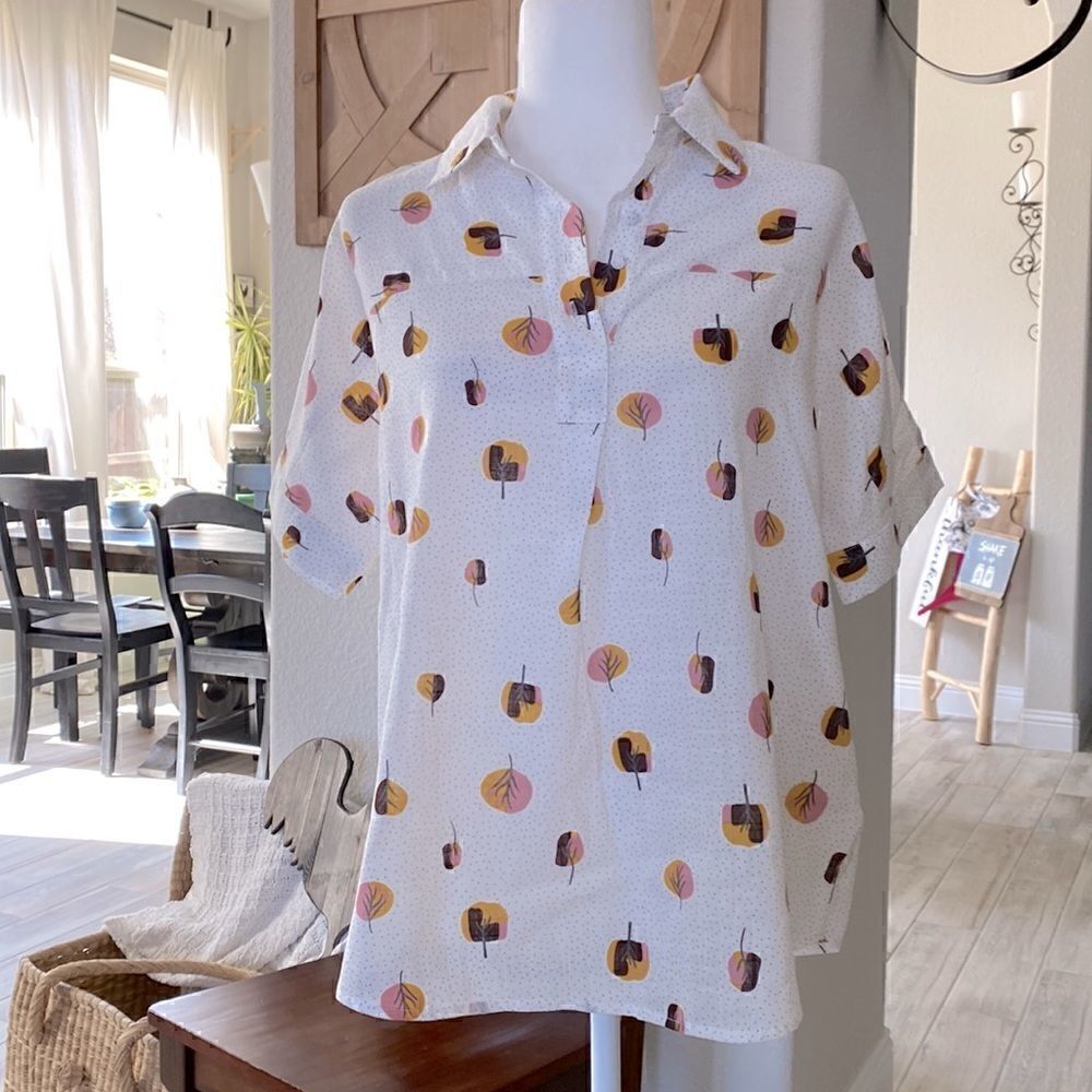 NWOT Hailey & Co Short Sleeve Collar Button Down Polka Dot Leaves/Trees Button S - Picture 5 of 12